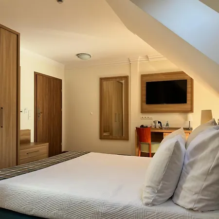 Hotel Greno & 3*